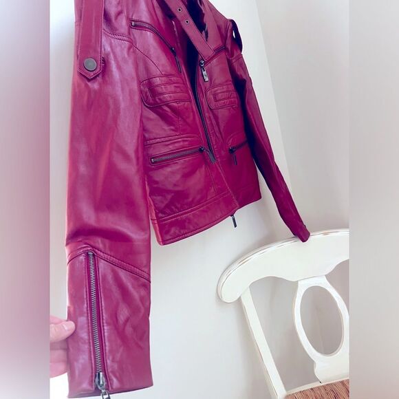 Women's Vintage RED Leather
Moto Jacket By BEBE! Size XS;NWOT! Perfect Condition - Picture 5 of 10